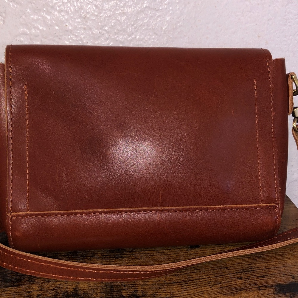 Portland Leather Goods Metro Crossbody - Picture 7 of 7